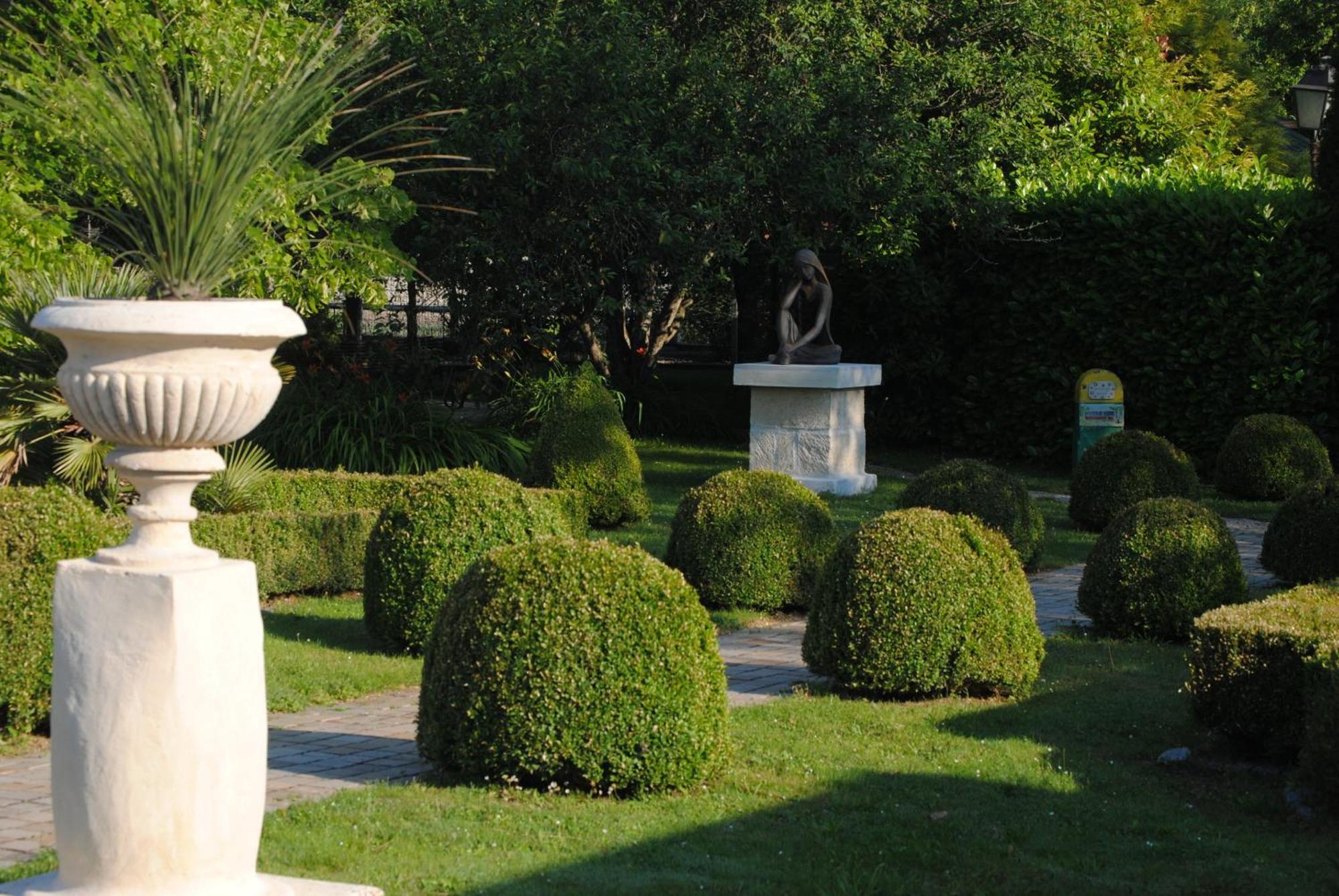Les Insolites Du Grand Logis Marchais  Luaran gambar