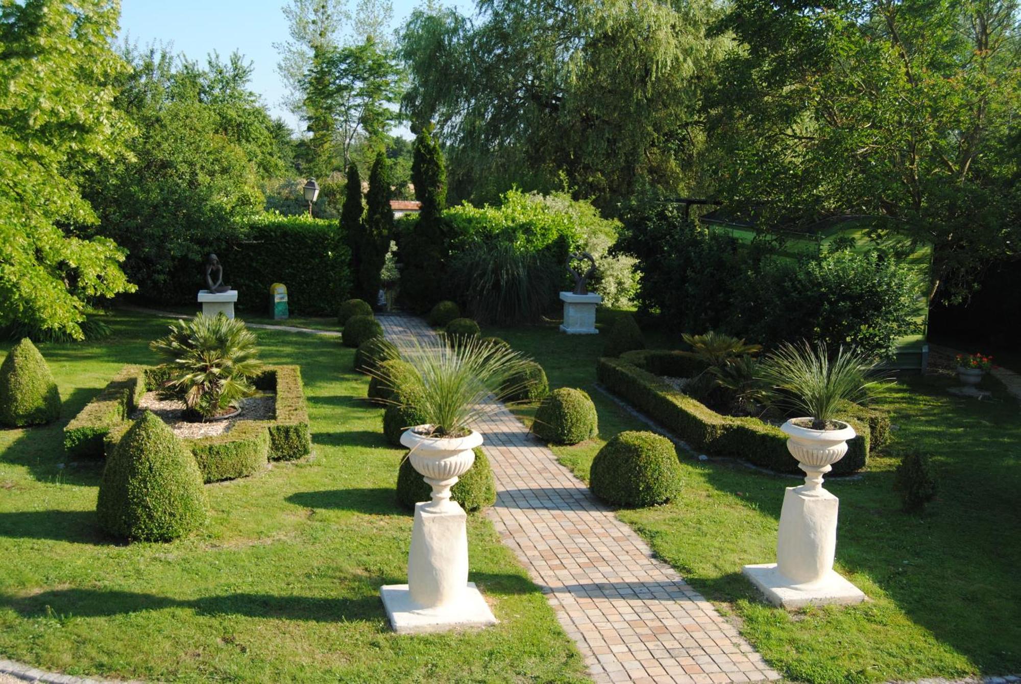 Les Insolites Du Grand Logis Marchais  Bilik gambar