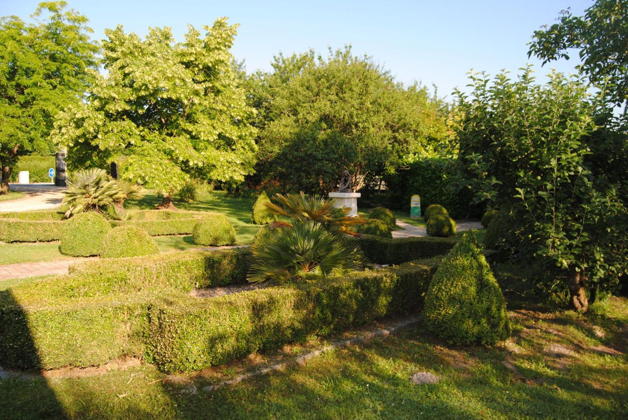 Les Insolites Du Grand Logis Marchais  Bilik gambar